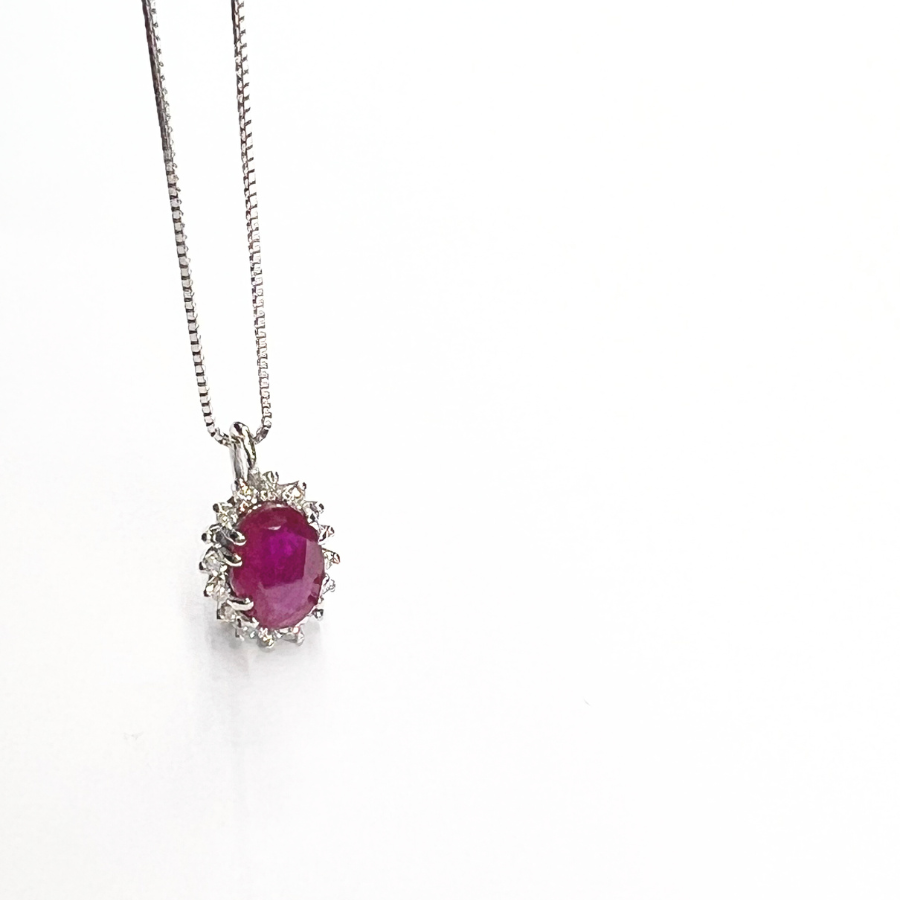 COLLANA IN ORO CON PENDENTE DI DIAMANTI E RUBINO Pe42