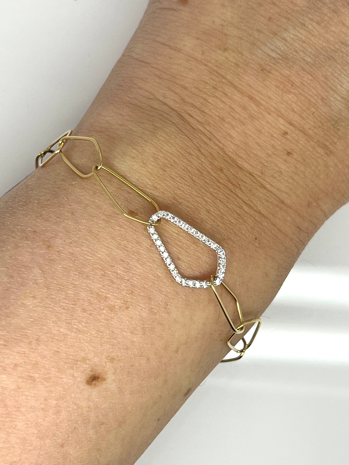 BRACCIALE IN ORO A CATENA CON MAGLIA ZIRCONATA