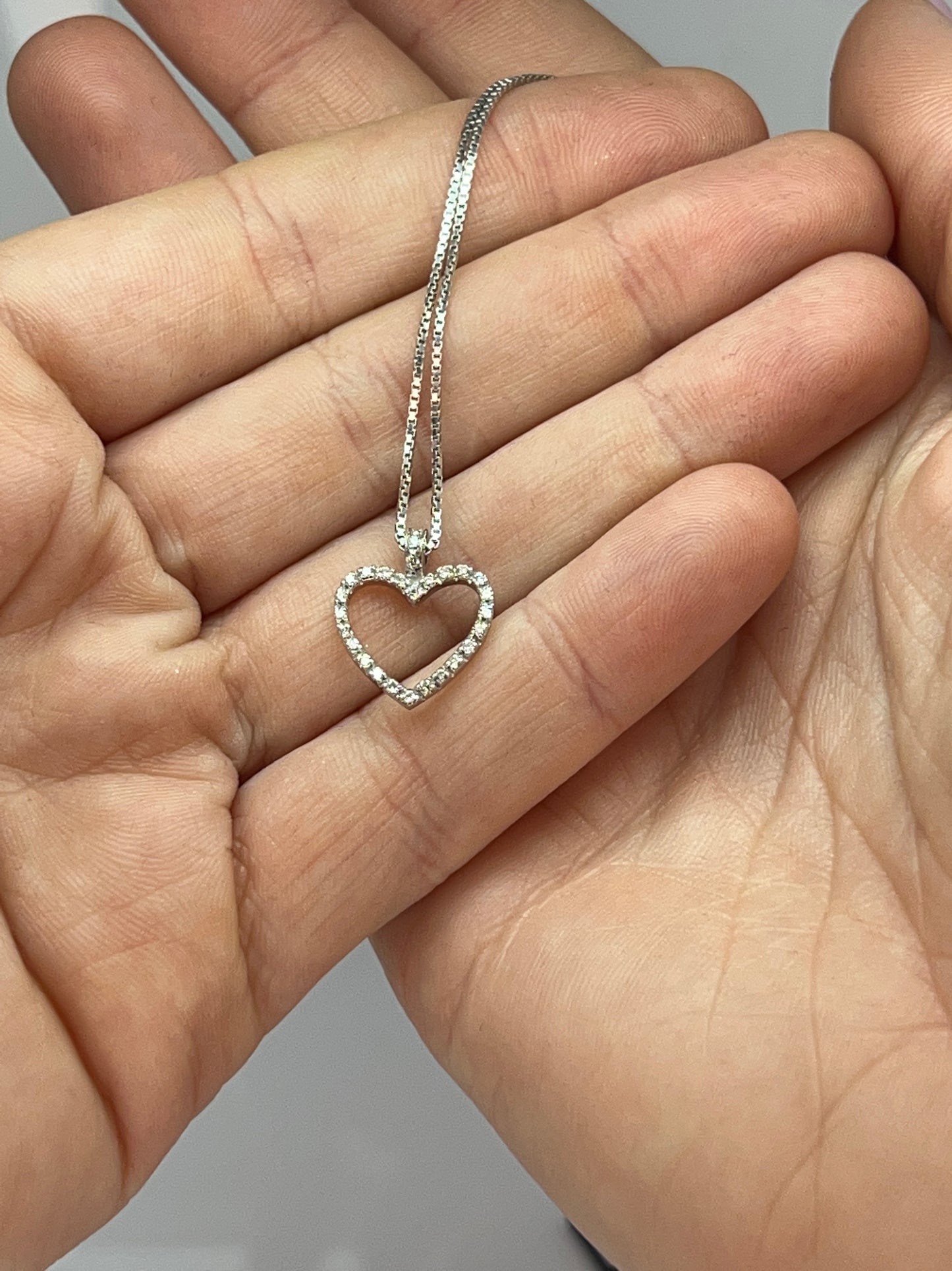 COLLANA IN ORO CON CIONDOLO A CUORE DI DIAMANTI