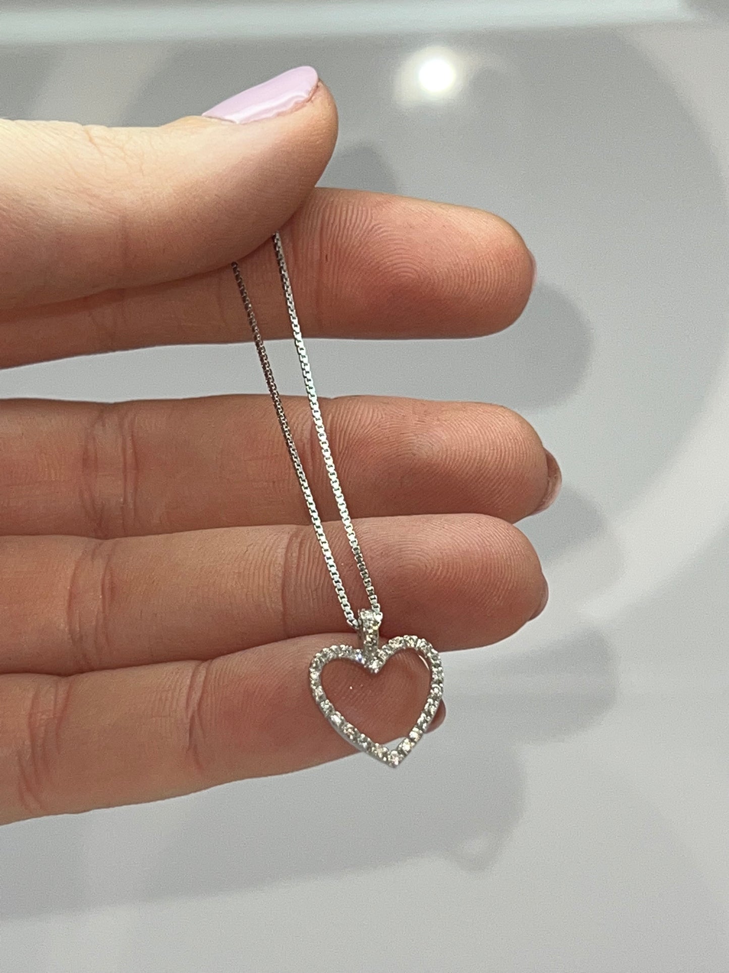 COLLANA IN ORO CON CIONDOLO A CUORE DI DIAMANTI