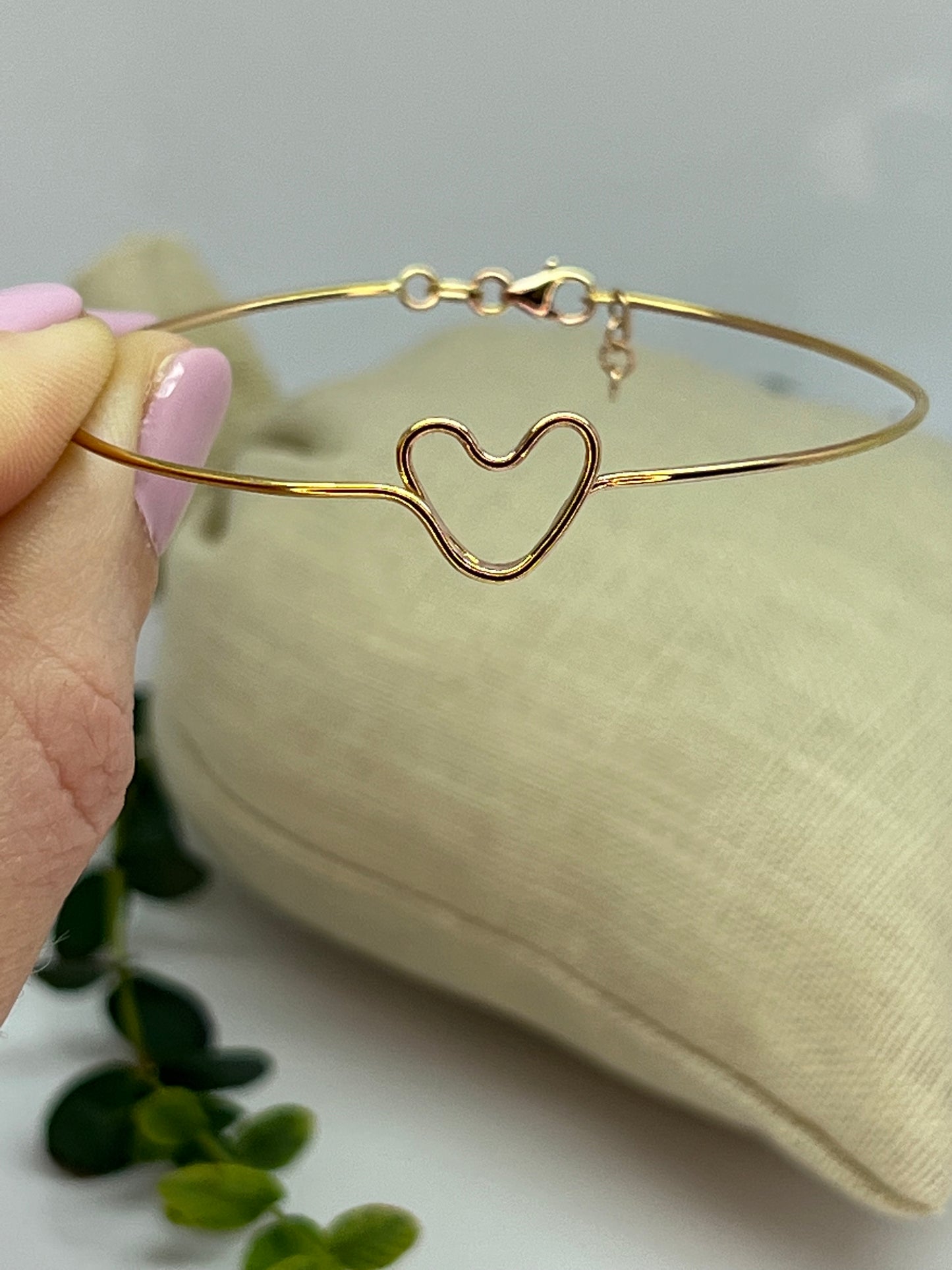 BRACCIALE RIGIDO IN ORO CON CUORE