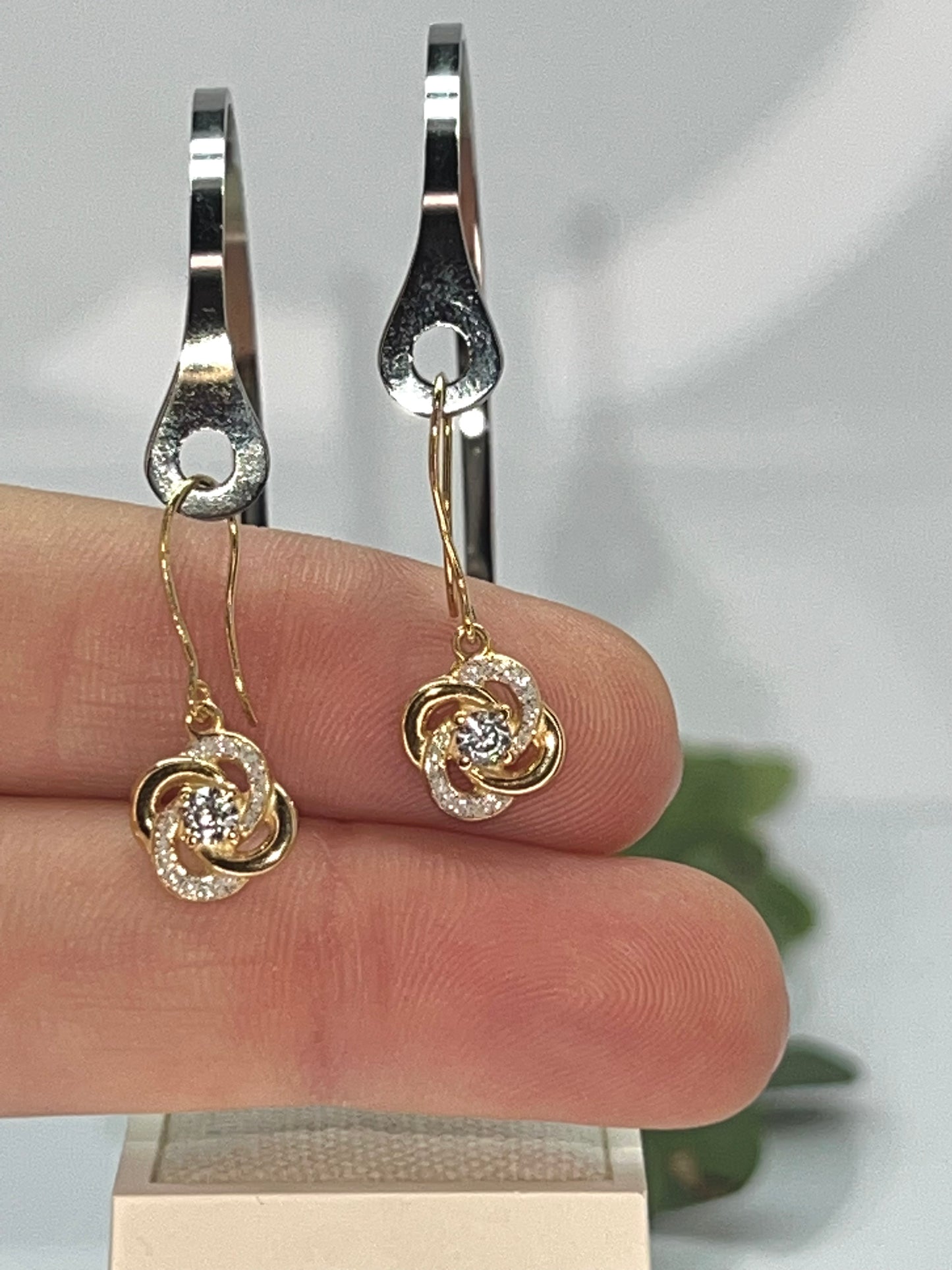 ORECCHINI IN ORO A FIORE CON PERLINE O ZIRCONI