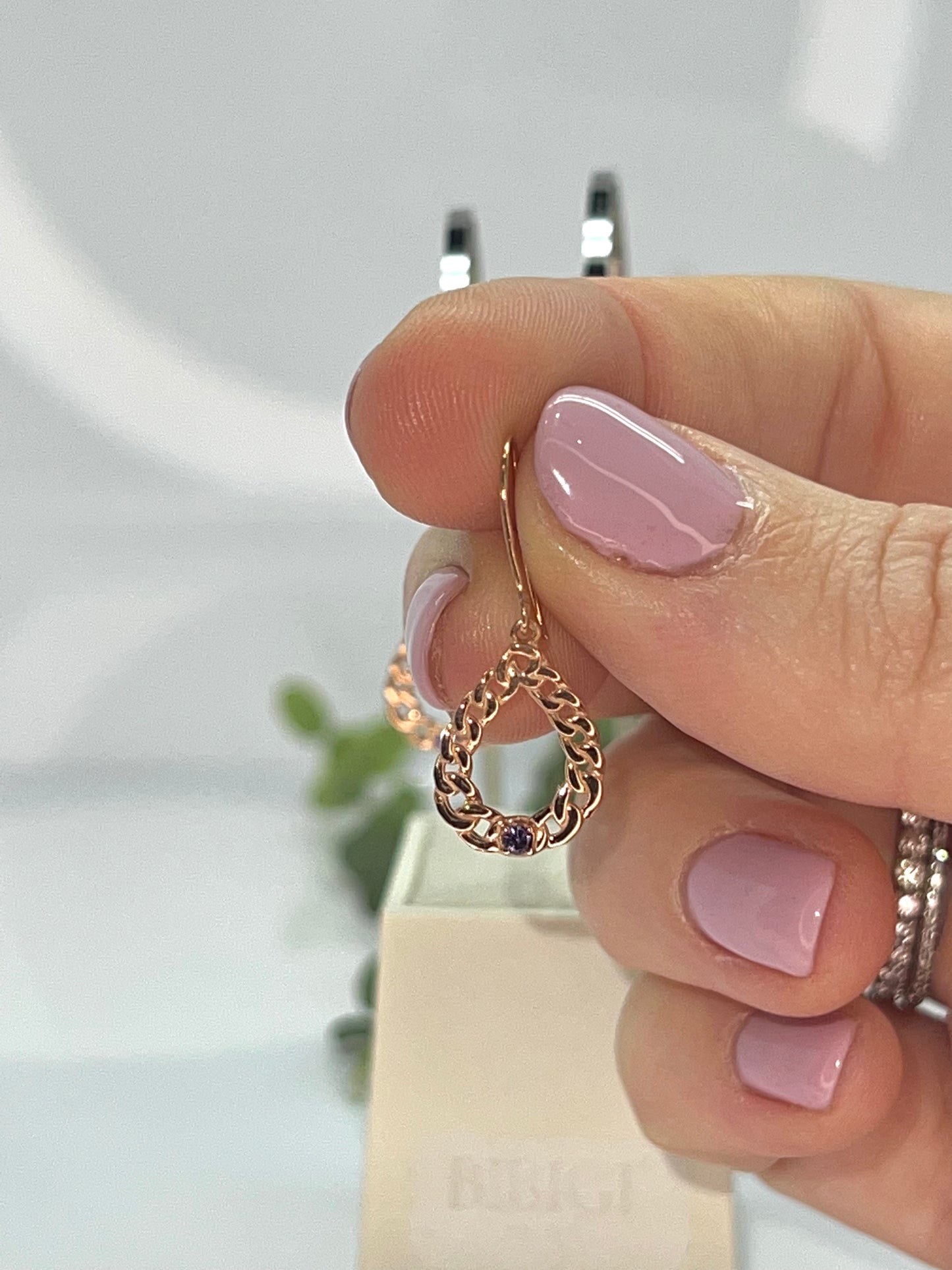 ORECCHINI IN ORO A GOCCIA INTRECCIATA E PIETRE LILLA O FUCSIA