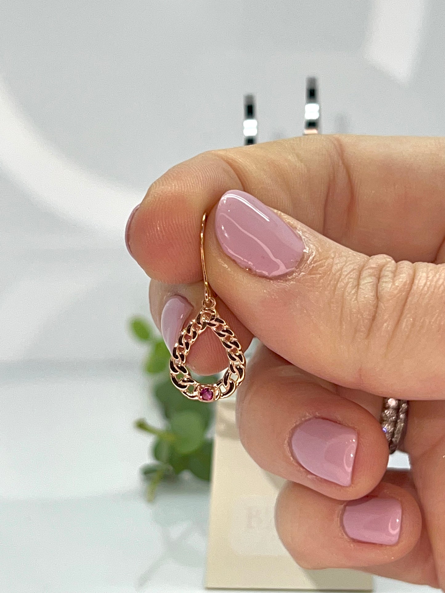 ORECCHINI IN ORO A GOCCIA INTRECCIATA E PIETRE LILLA O FUCSIA