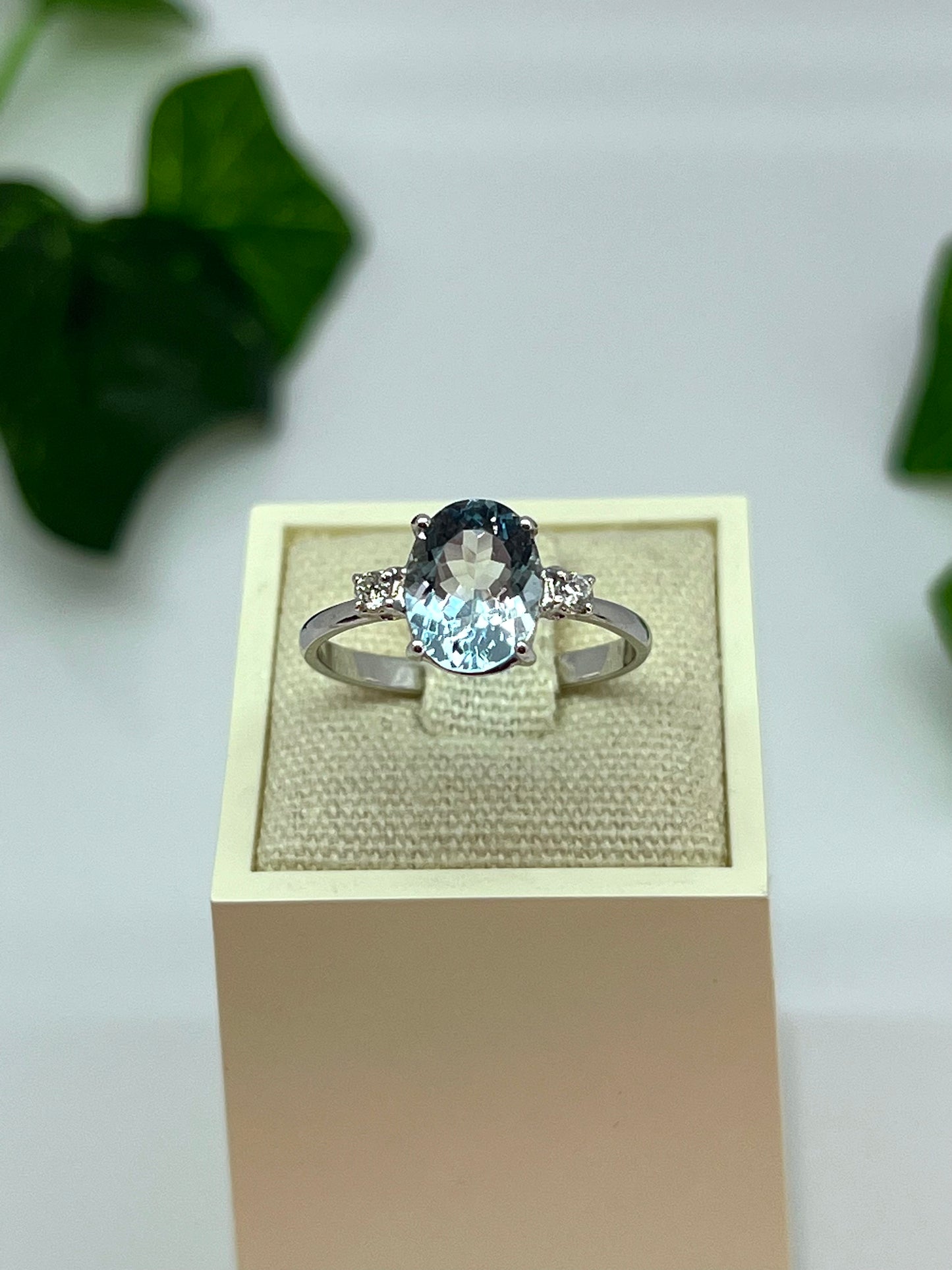 ANELLO CON ACQUA MARINA E DIAMANTI