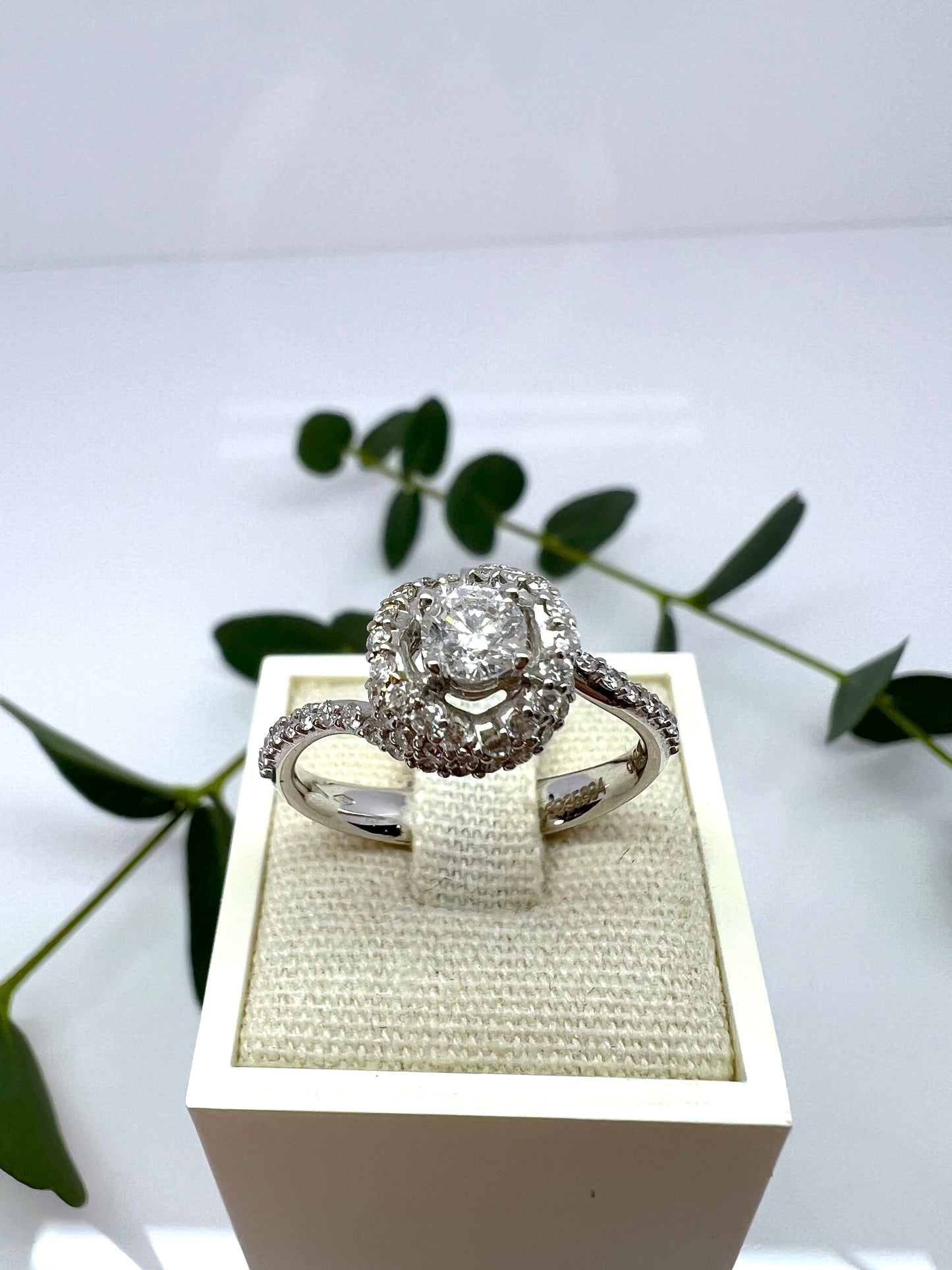 ANELLO SOLITARIO CON ROSA DI DIAMANTI