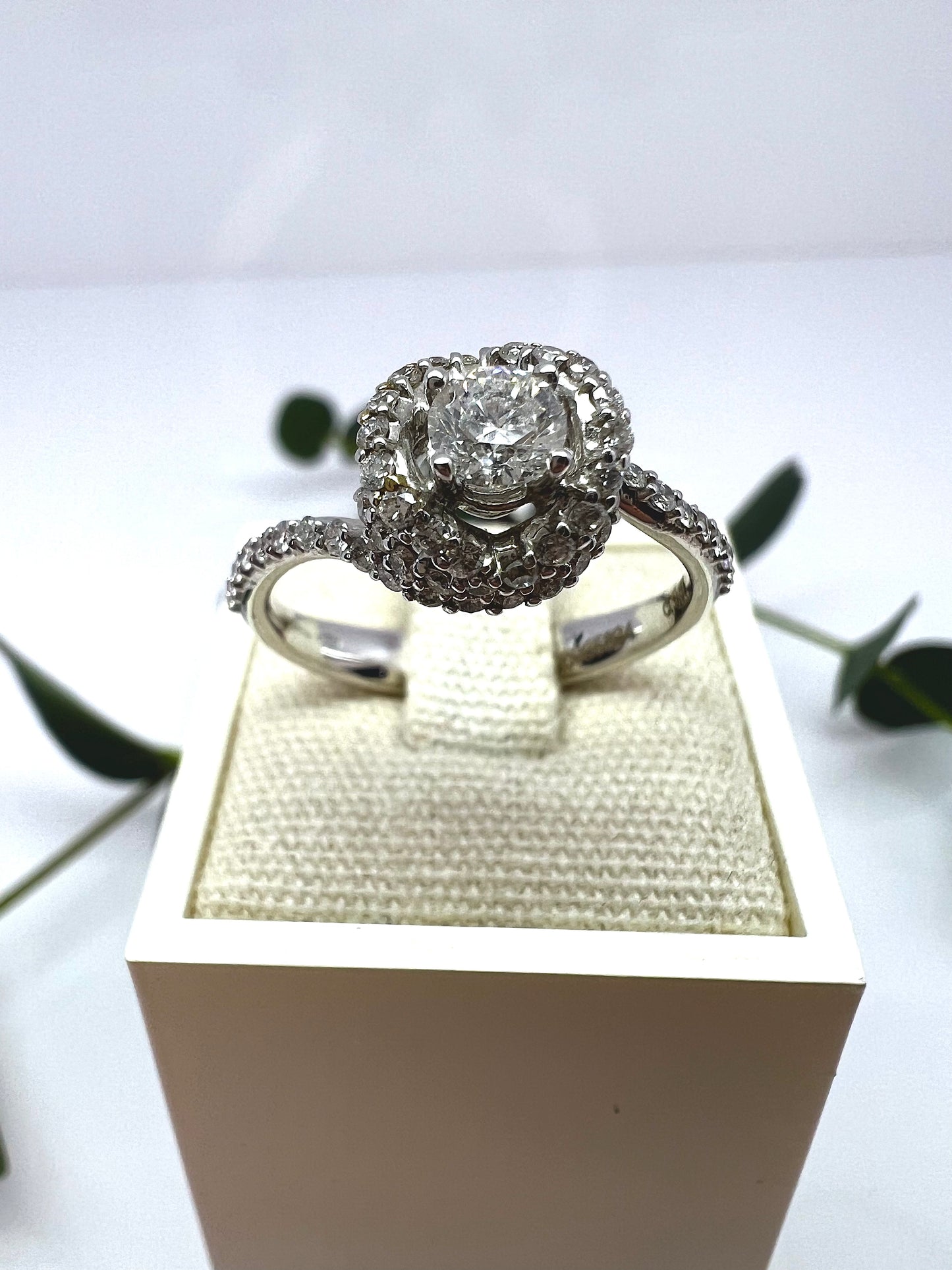 ANELLO SOLITARIO CON ROSA DI DIAMANTI