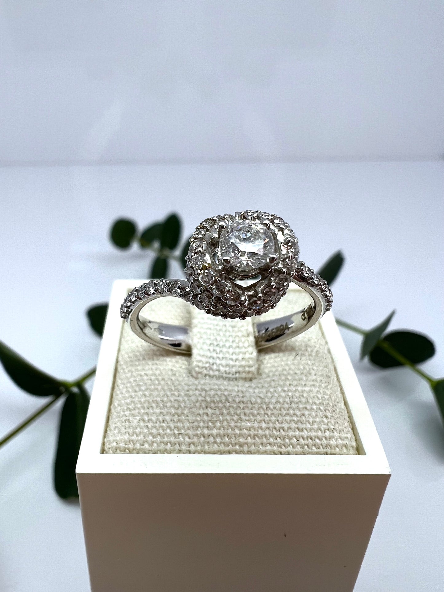 ANELLO SOLITARIO CON ROSA DI DIAMANTI
