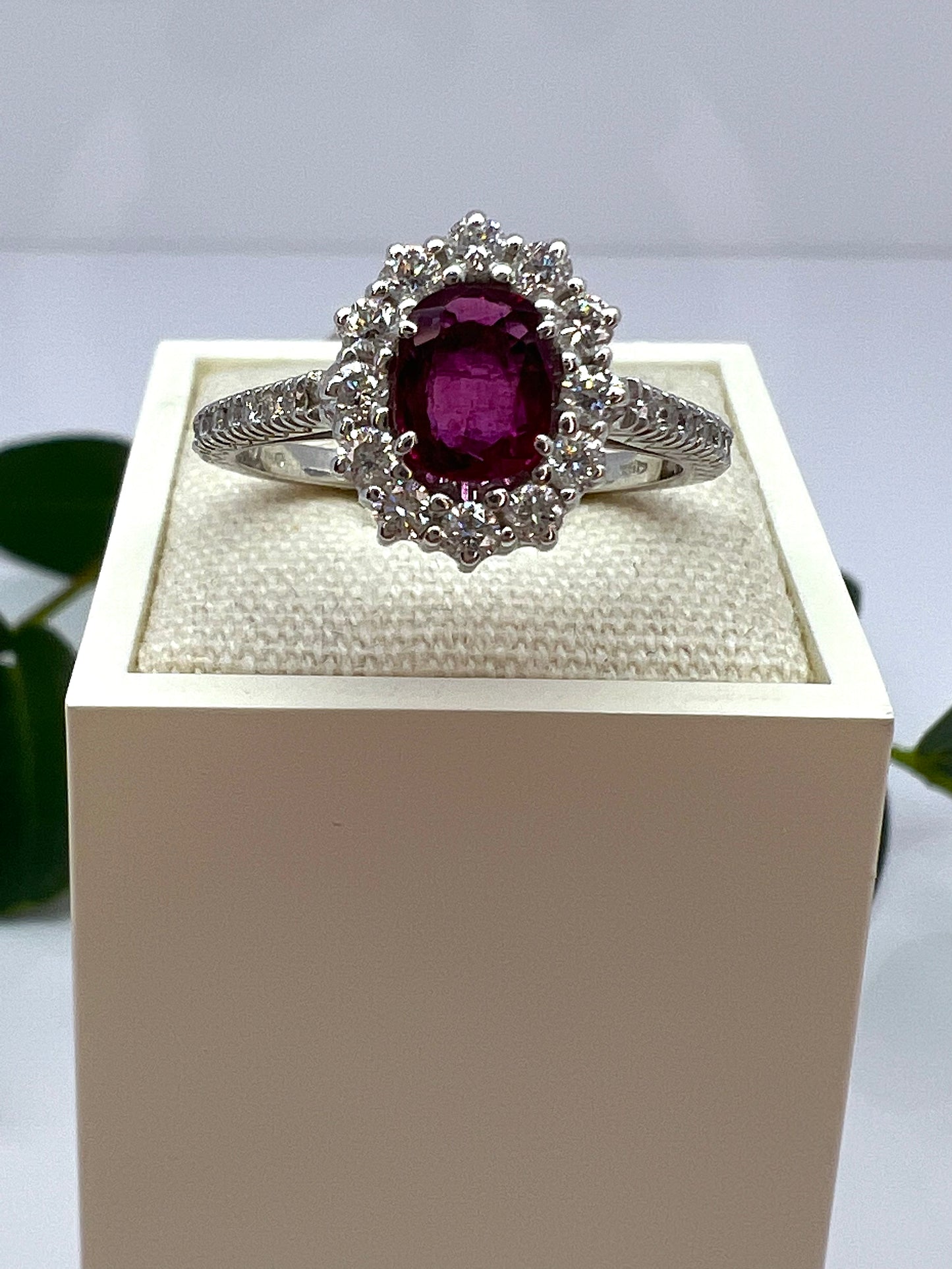 ANELLO KATE CON DIAMANTI E RUBINO