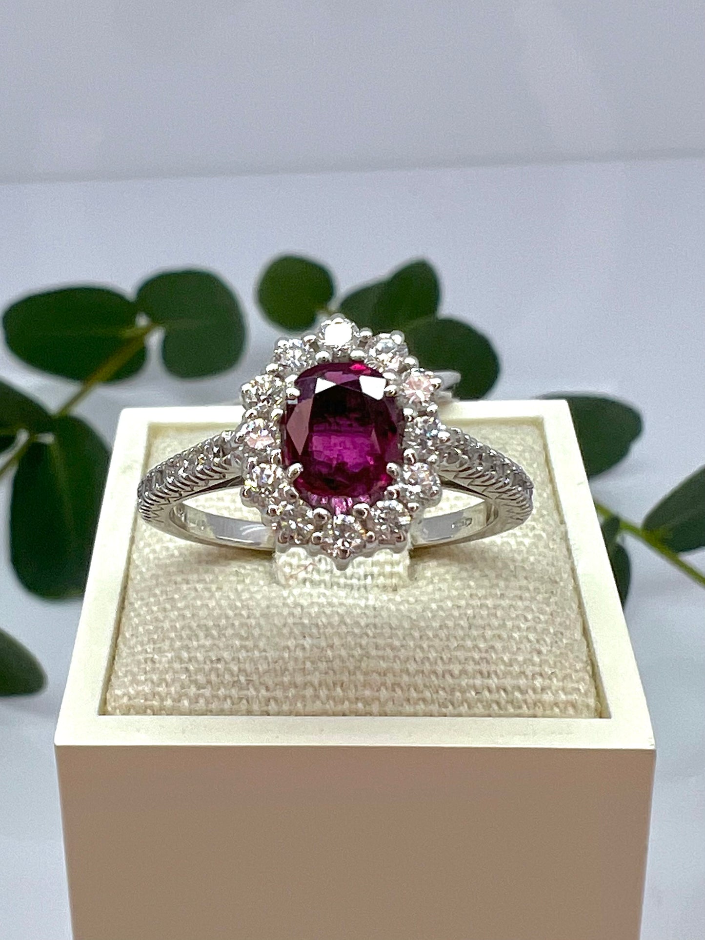 ANELLO KATE CON DIAMANTI E RUBINO