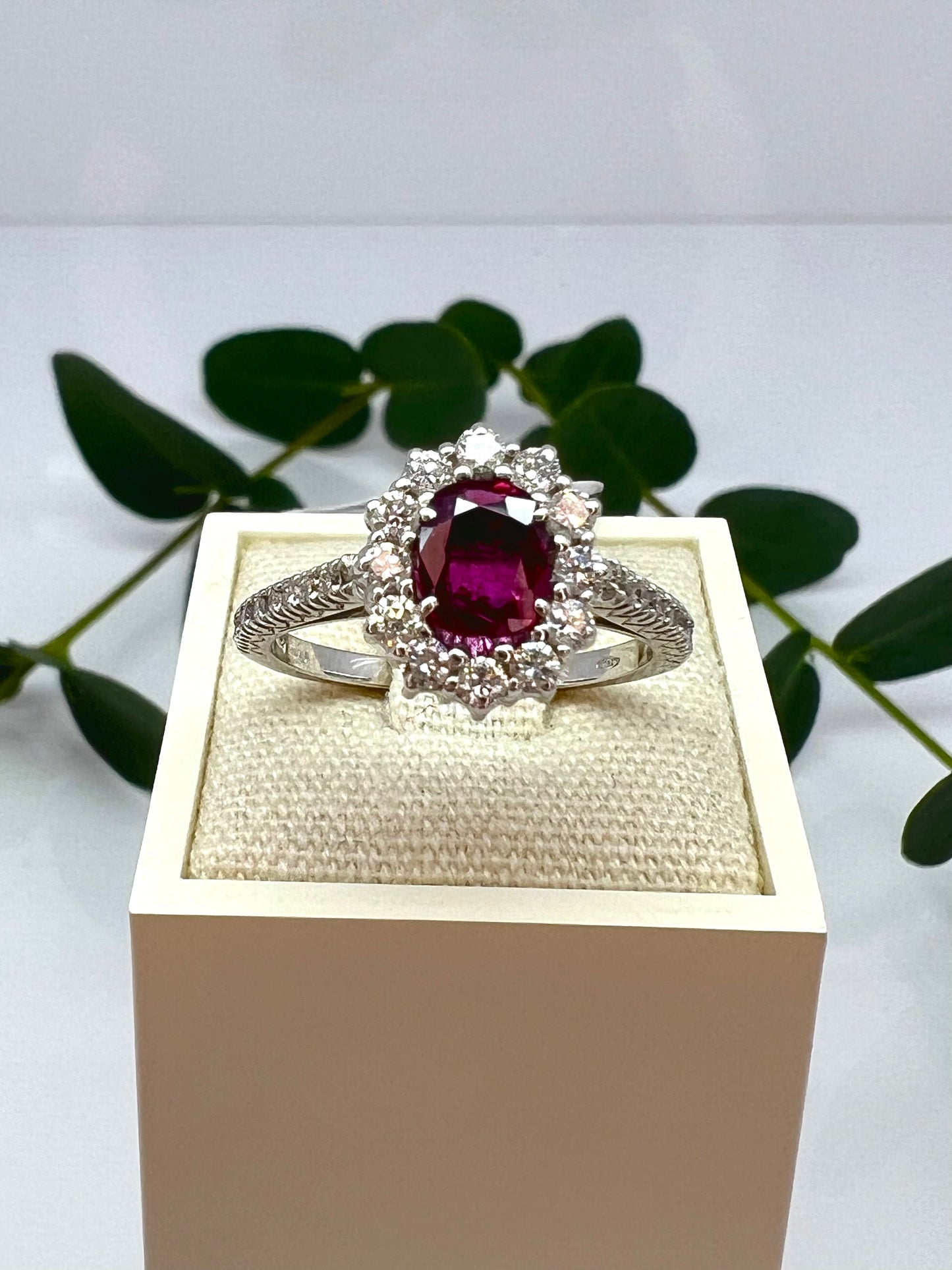 ANELLO KATE CON DIAMANTI E RUBINO