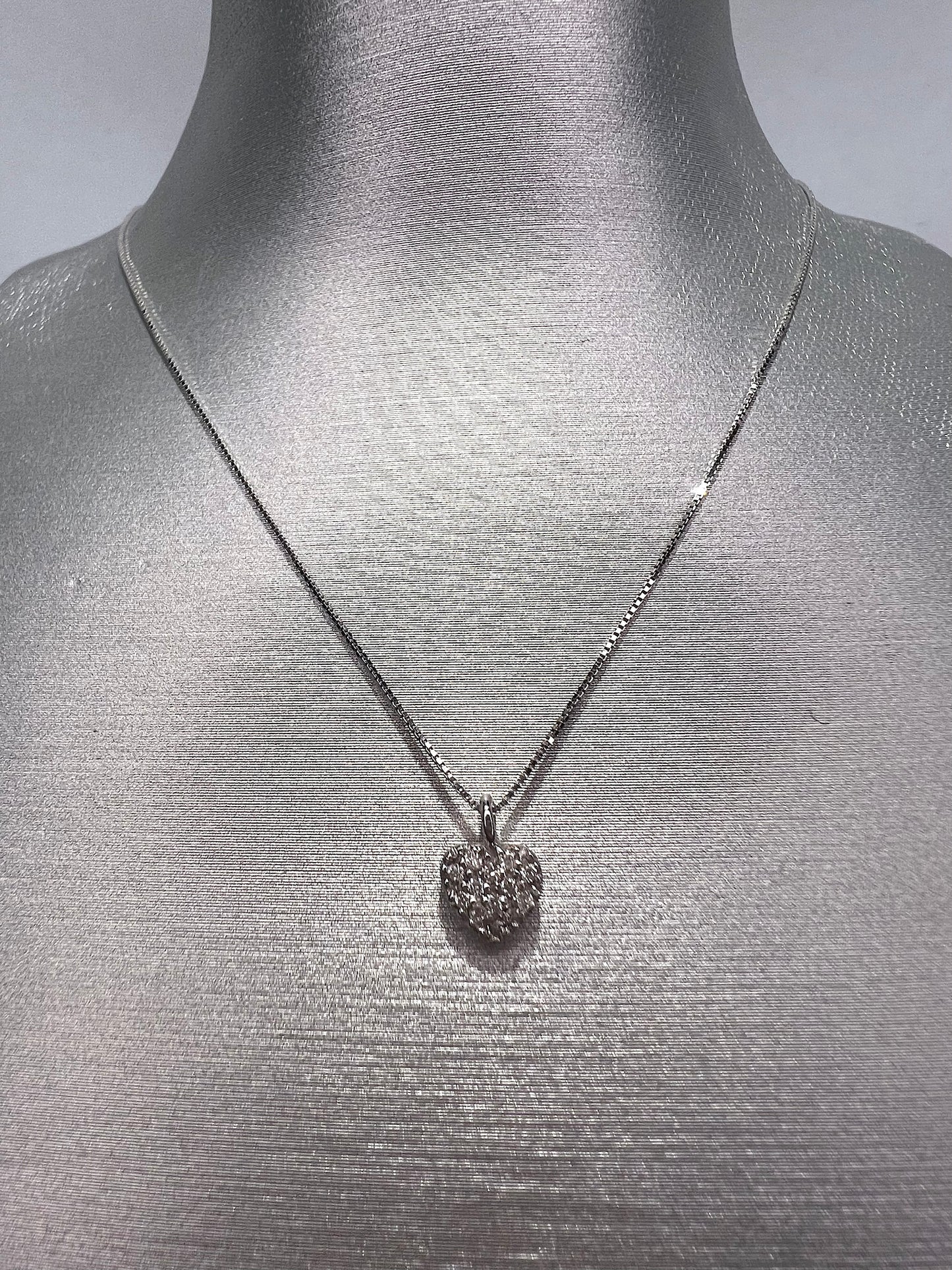 COLLANA CON CIONDOLO A CUORE DI DIAMANTI