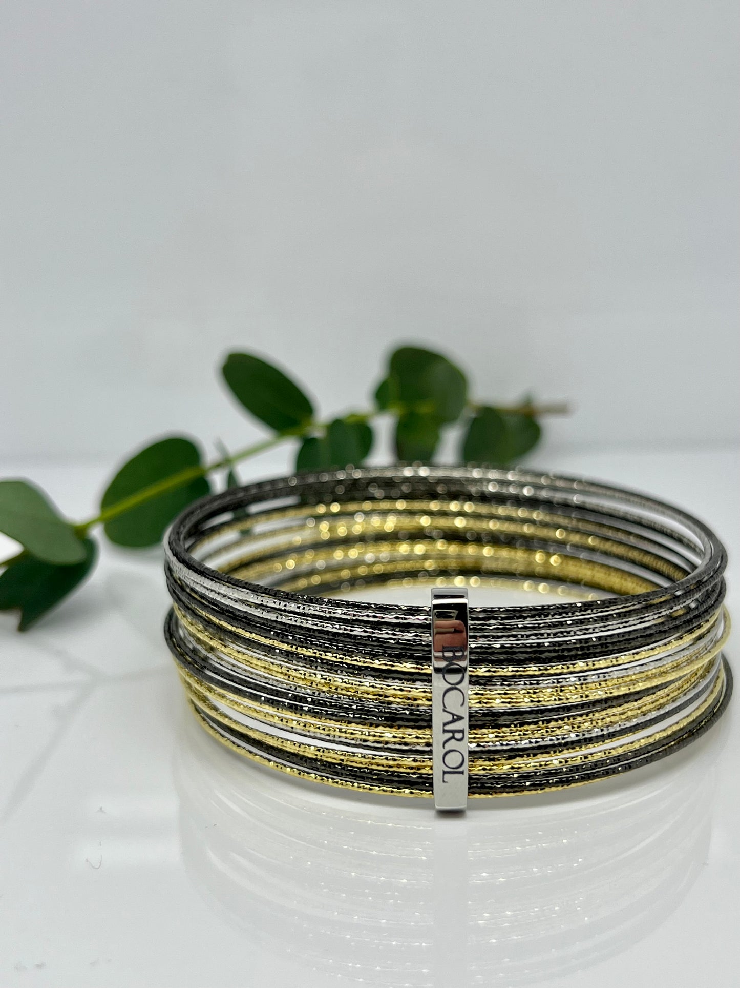 BRACCIALE A FILI RIGIDI