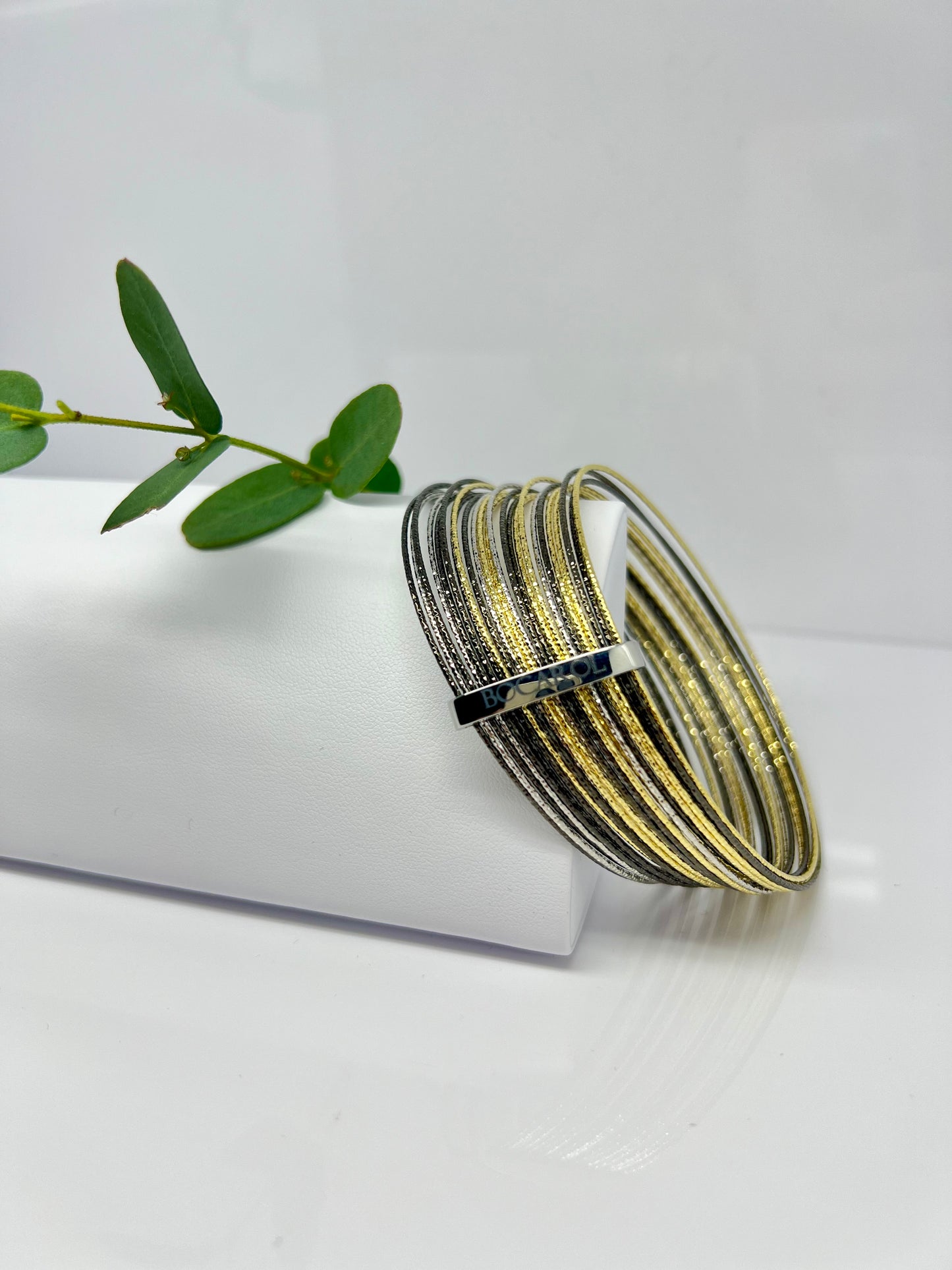 BRACCIALE A FILI RIGIDI